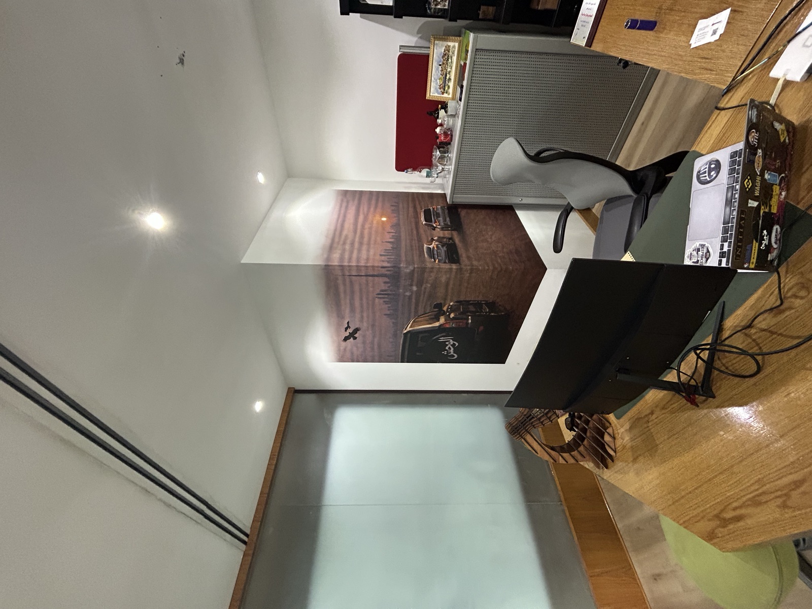 wallPen wall printing in the UAE, the machine printing a mural on site